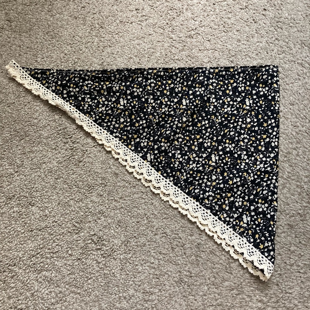 Amazon Black and White Floral Hair Scarf